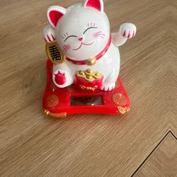 Hand waving cat statue white