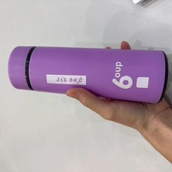 Bình giữ nhiệt màu tím - Có họa tiết chữ 'six oup' và in số 6