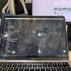 MacBook Pro 13 inch, màn hình Retina, bàn phím đen, cổng USB-C, máy tính xách tay cao cấp