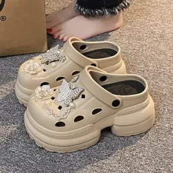 Giày dép nữ cao su đính hoa phối đá kiểu dáng dễ thương màu be 3946