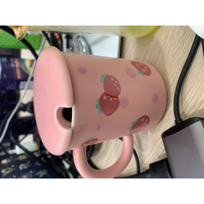 Ly sứ hình dâu nhạt màu, mũi hít khí dung, trẻ em 3480