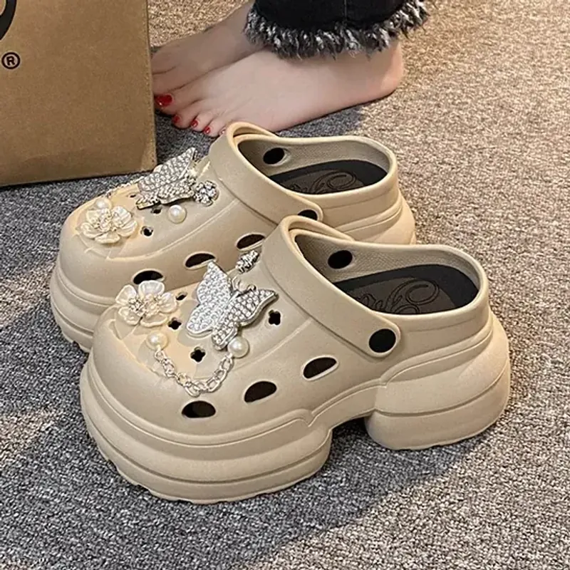 Giày dép nữ cao su đính hoa phối đá kiểu dáng dễ thương màu be 3946